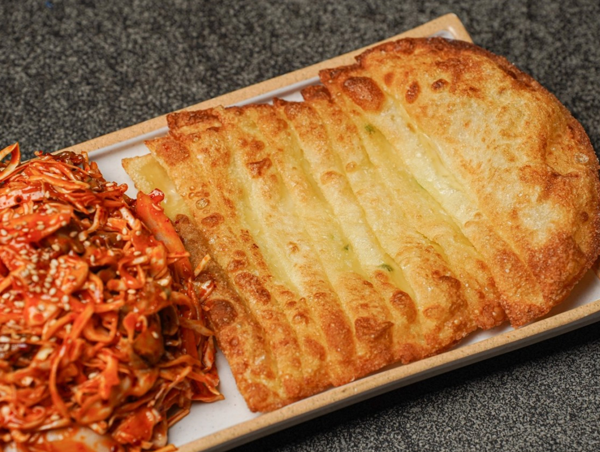 납짝만두골뱅이무침